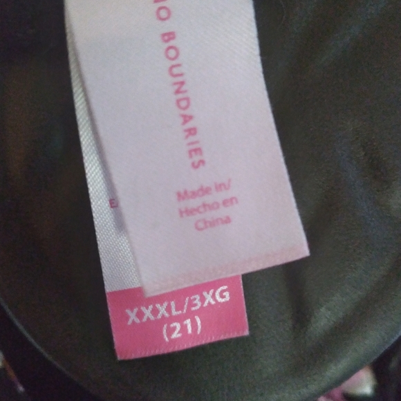 ❤️ SALE ITEM Floral button blouse fits as XL - Picture 8 of 8